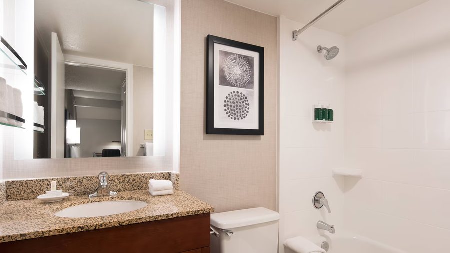 Residence Inn Burlington Colchester — Bathroom