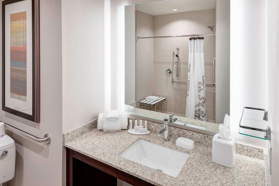 Residence Inn by Marriott Abilene — Bathroom