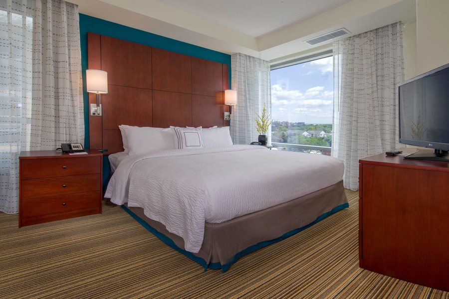 Residence Inn by Marriott Arlington Ballston — Guest room