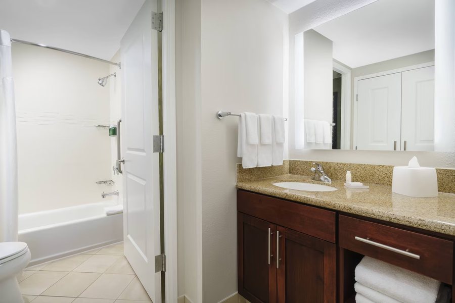 Residence Inn by Marriott Austin Downtown Convention Center — Bathroom
