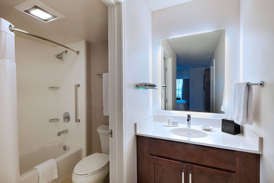 Residence Inn by Marriott Austin Northwest The Domain Area — Bathroom