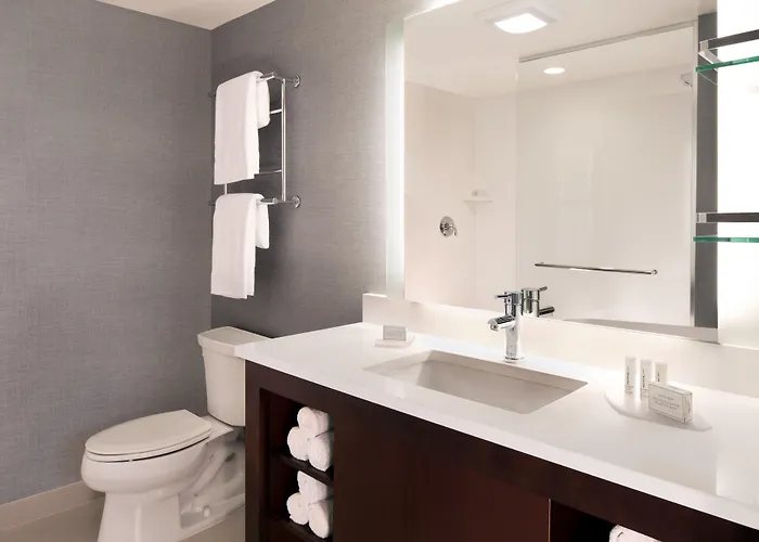 Residence Inn by Marriott Baltimore at The Johns Hopkins Medical Campus — Bathroom