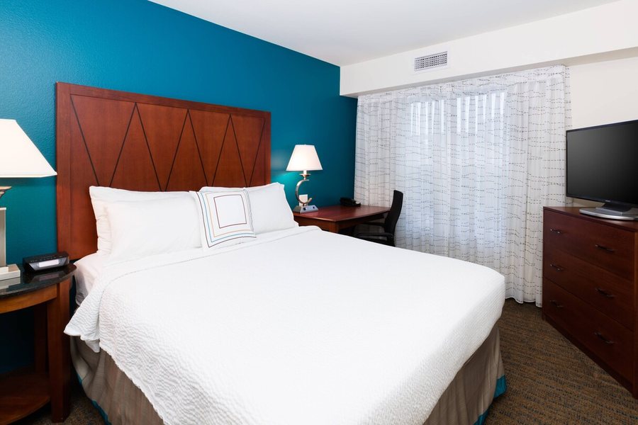 Residence Inn By Marriott Baton Rouge South — Guest room