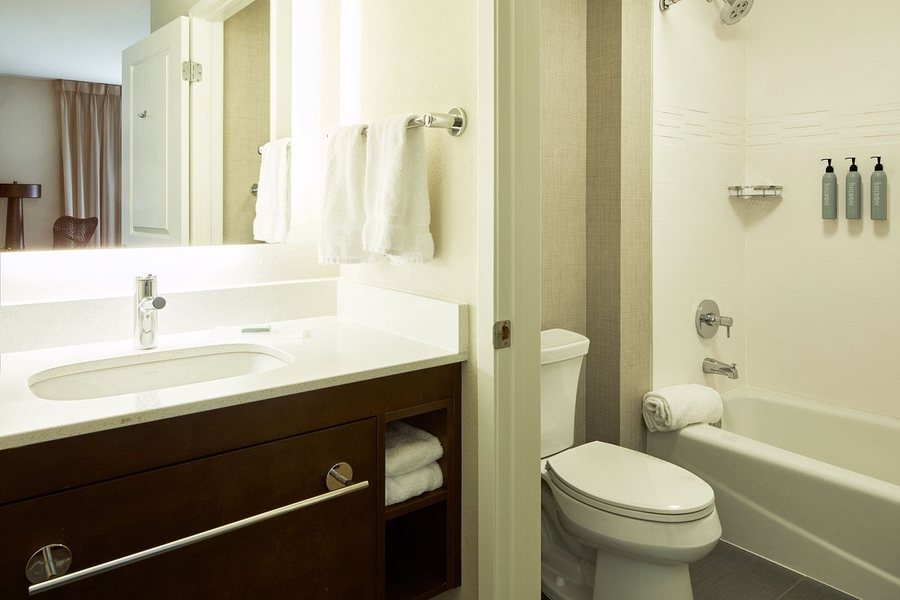 Residence Inn by Marriott Berkeley — Bathroom