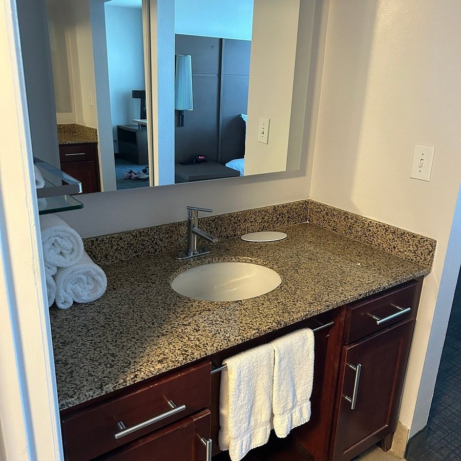 Residence Inn by Marriott Birmingham Downtown at UAB — Bathroom