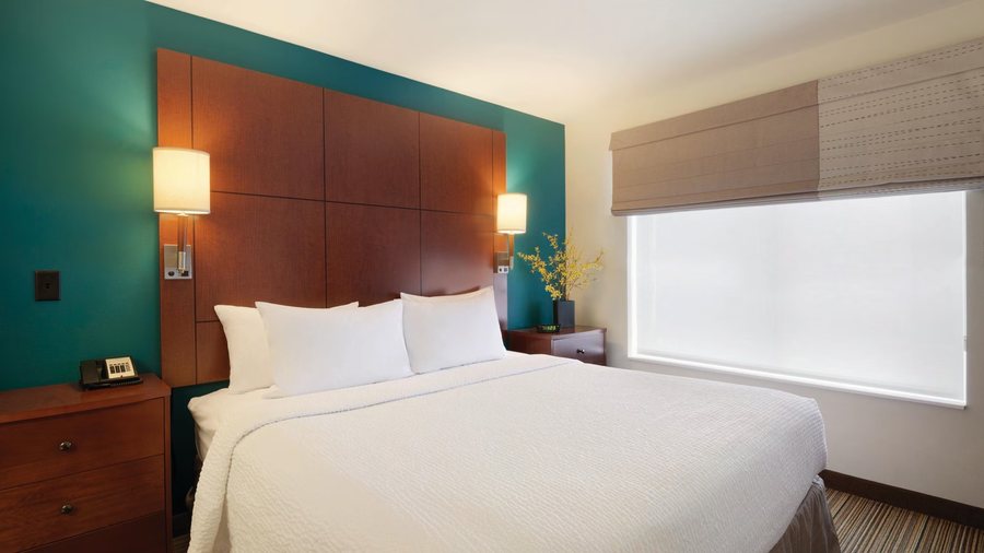 Residence Inn by Marriott Bismarck North — Guest room