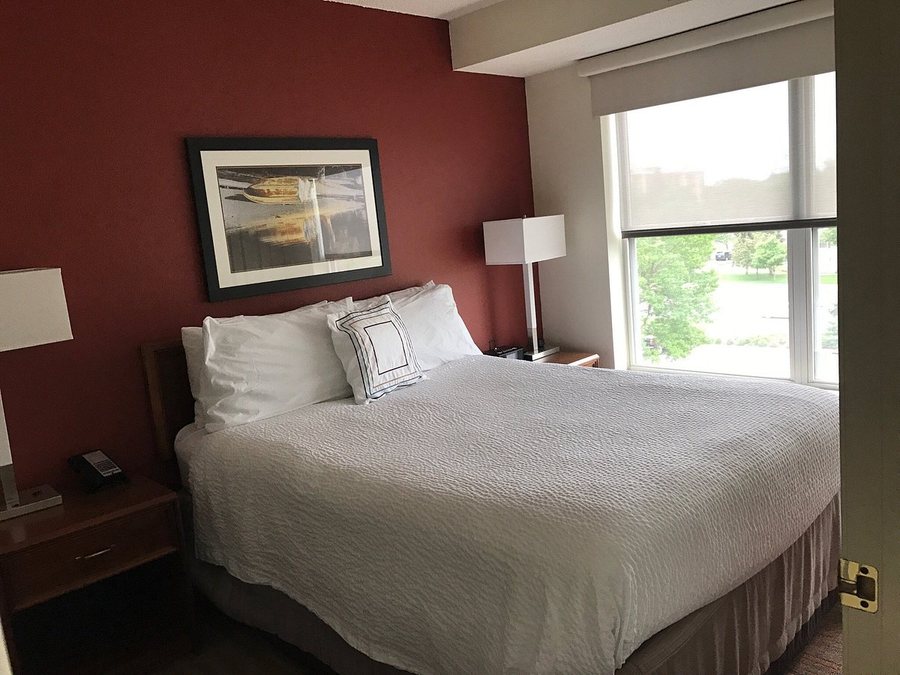 Residence Inn by Marriott Bloomington — Guest room