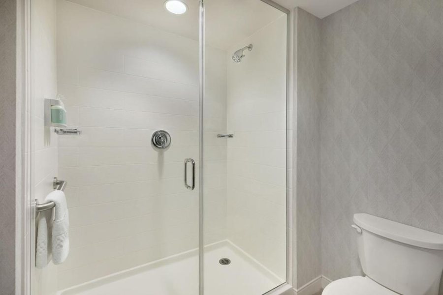 Residence Inn by Marriott Boston Back Bay Fenway — Bathroom