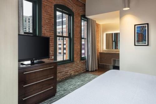 Residence Inn by Marriott Boston Downtown Seaport — Guest room