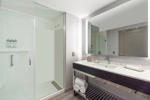 Residence Inn by Marriott Boston Waltham — Bathroom