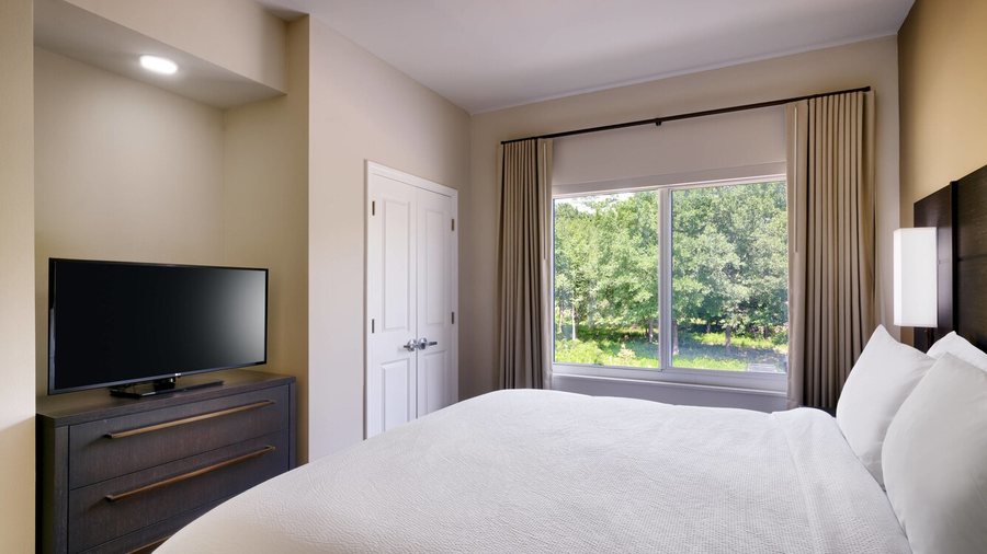Residence Inn by Marriott Brunswick — Guest room