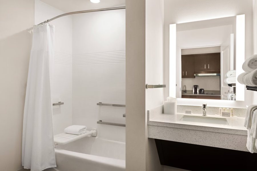 Residence Inn by Marriott Cedar Rapids South — Bathroom