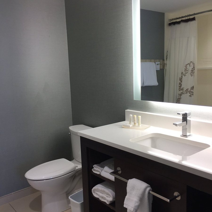 Residence Inn by Marriott Charlotte Airport — Bathroom