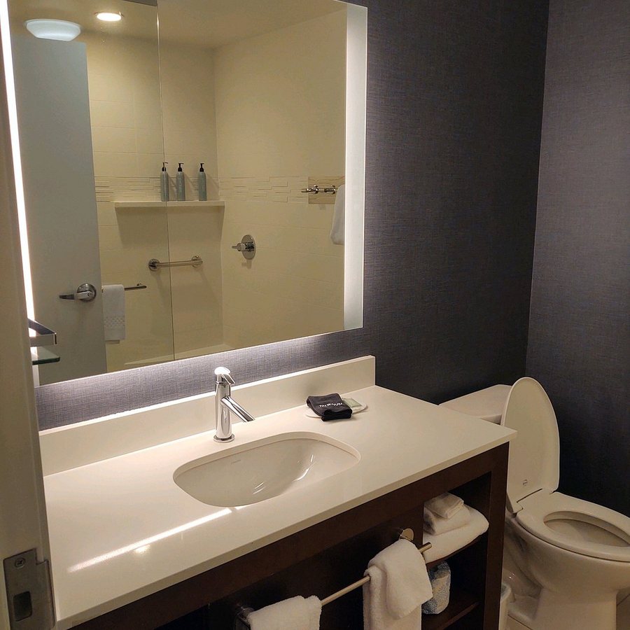 Residence Inn by Marriott Cincinnati Downtown The Phelps — Bathroom