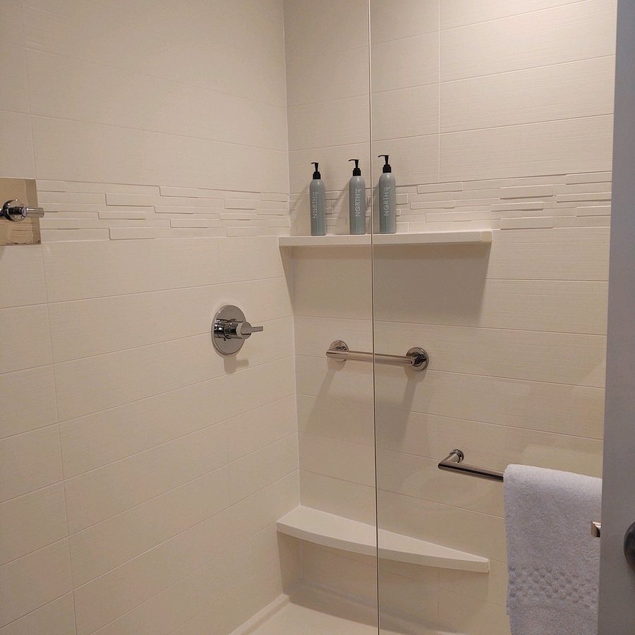 Residence Inn by Marriott Cincinnati Midtown Rookwood — Bathroom