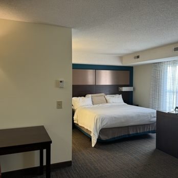 Residence Inn by Marriott Cleveland Beachwood — Guest room