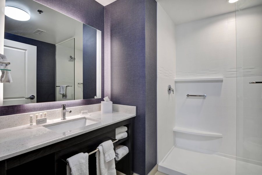 Residence Inn by Marriott Cleveland Downtown — Bathroom