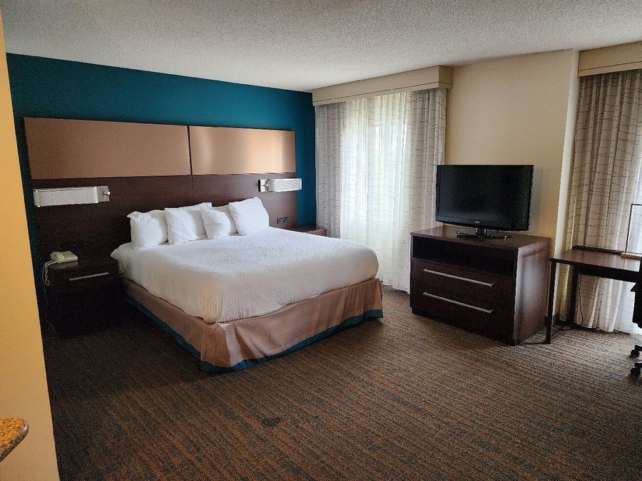 Residence Inn by Marriott Cleveland Independence — Guest room
