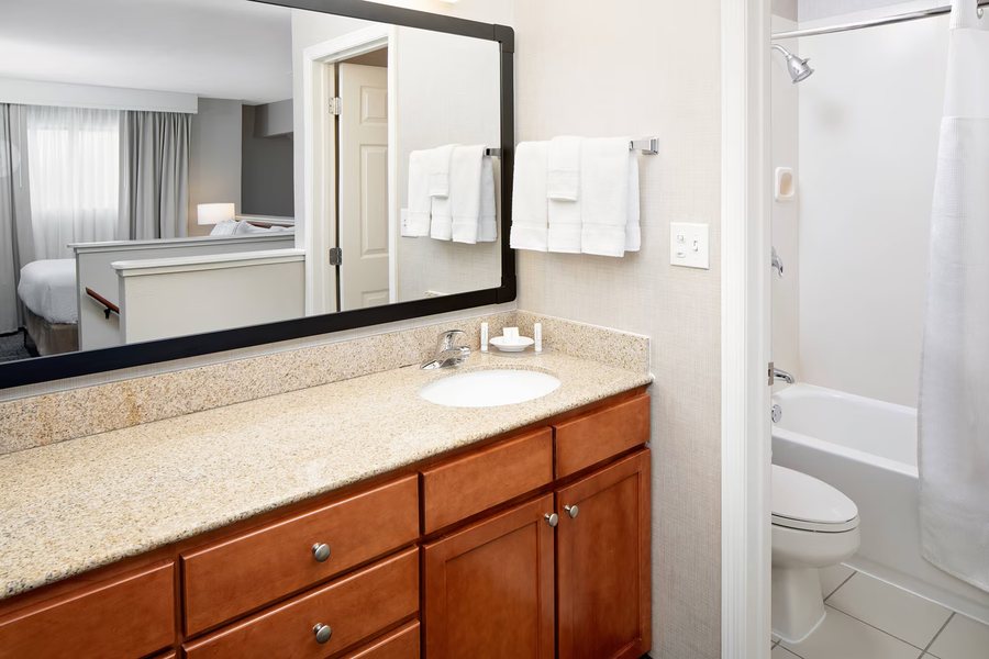 Residence Inn by Marriott Columbia West Lexington — Bathroom