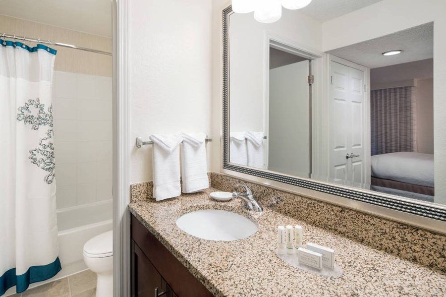 Residence Inn by Marriott Costa Mesa Newport Beach — Bathroom
