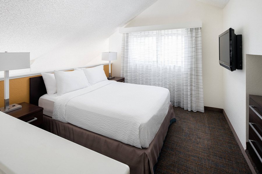 Residence Inn by Marriott Costa Mesa Newport Beach — Guest room