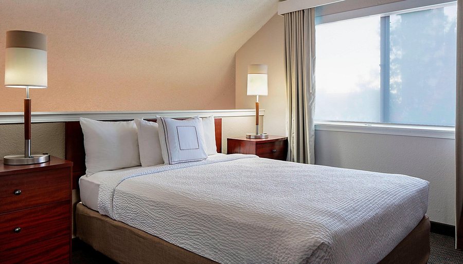 Residence Inn by Marriott Dallas Las Colinas — Guest room