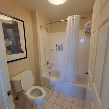 Residence Inn by Marriott Denver Airport at Gateway Park — Bathroom