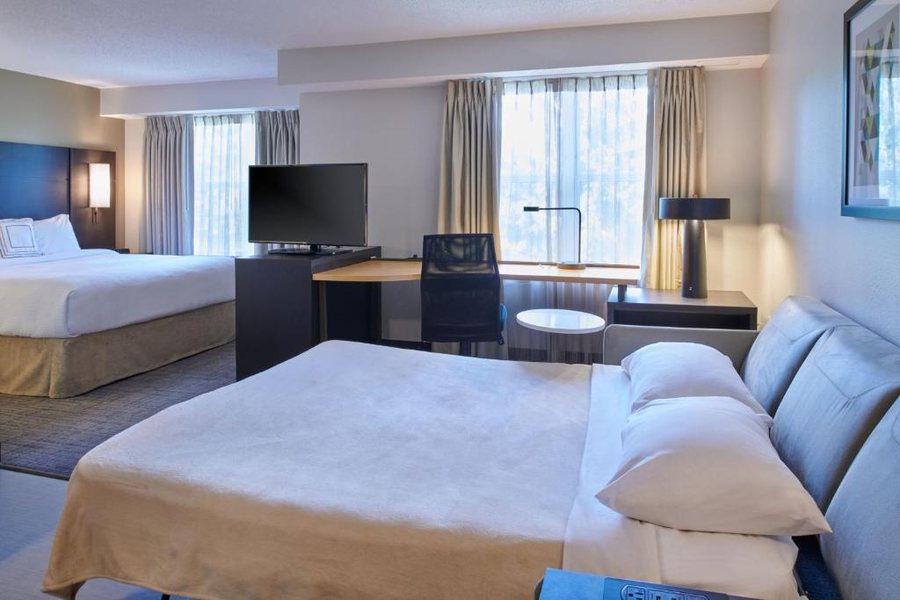 Residence Inn by Marriott Detroit Livonia — Guest room