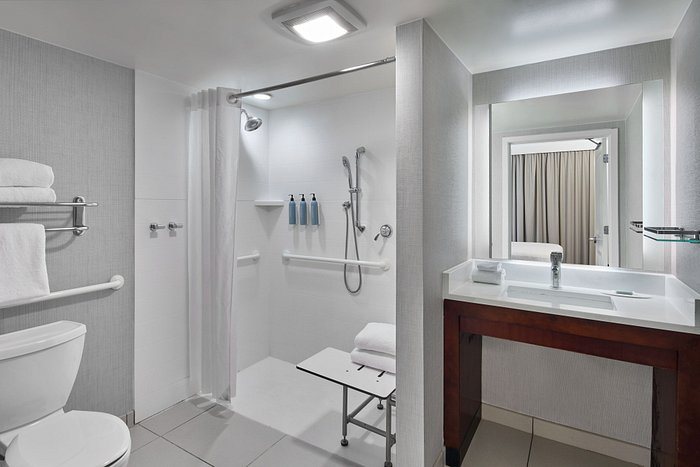 Residence Inn by Marriott Duluth — Bathroom
