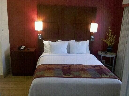 Residence Inn by Marriott Durham Research Triangle Park — Guest room
