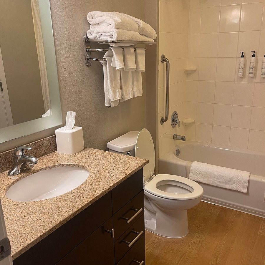 Residence Inn by Marriott Fayetteville Cross Creek — Bathroom