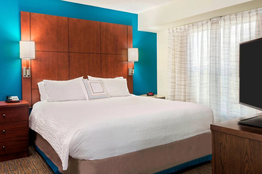 Residence Inn by Marriott Fort Myers — Guest room