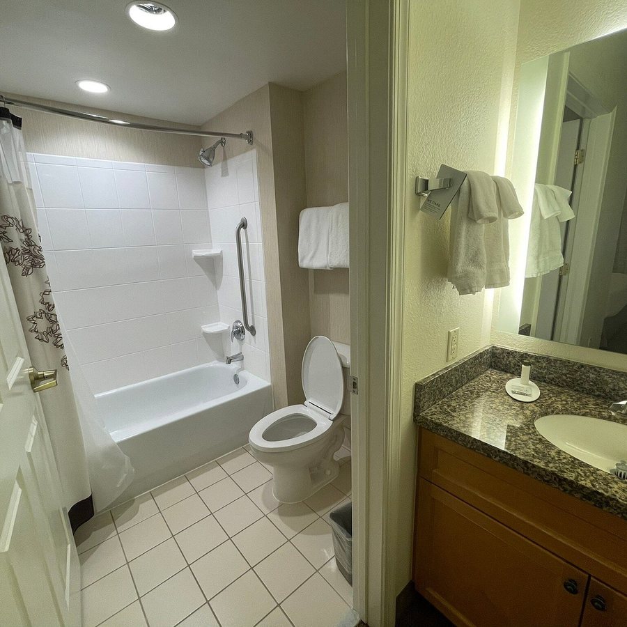 Residence Inn by Marriott Fredericksburg — Bathroom