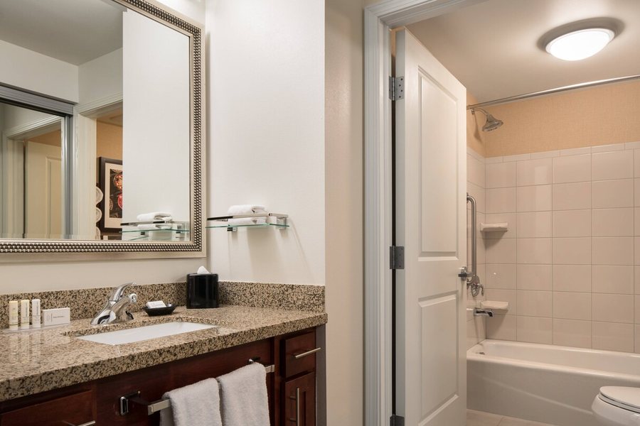 Residence Inn by Marriott Glenwood Springs — Bathroom