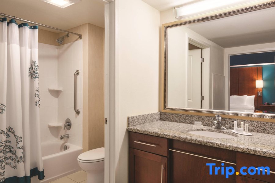 Residence Inn by Marriott Greenville Downtown — Bathroom