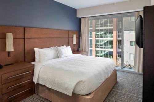 Residence Inn by Marriott Greenville Downtown — Guest room