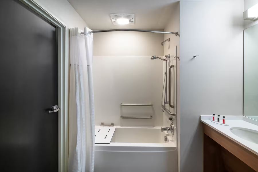 Residence Inn by Marriott Harrisburg Carlisle — Bathroom