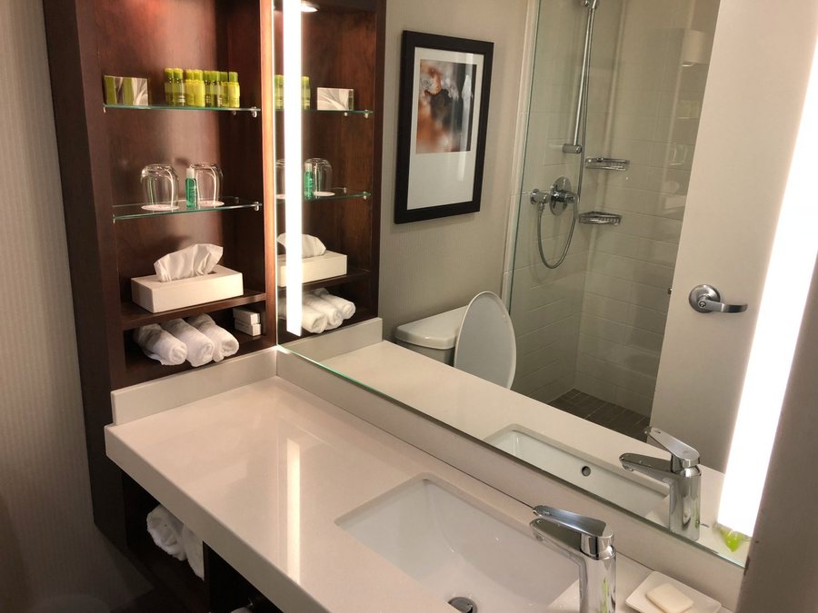 Residence Inn by Marriott Holland — Bathroom