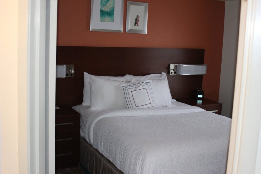 Residence Inn by Marriott Indianapolis Airport — Guest room