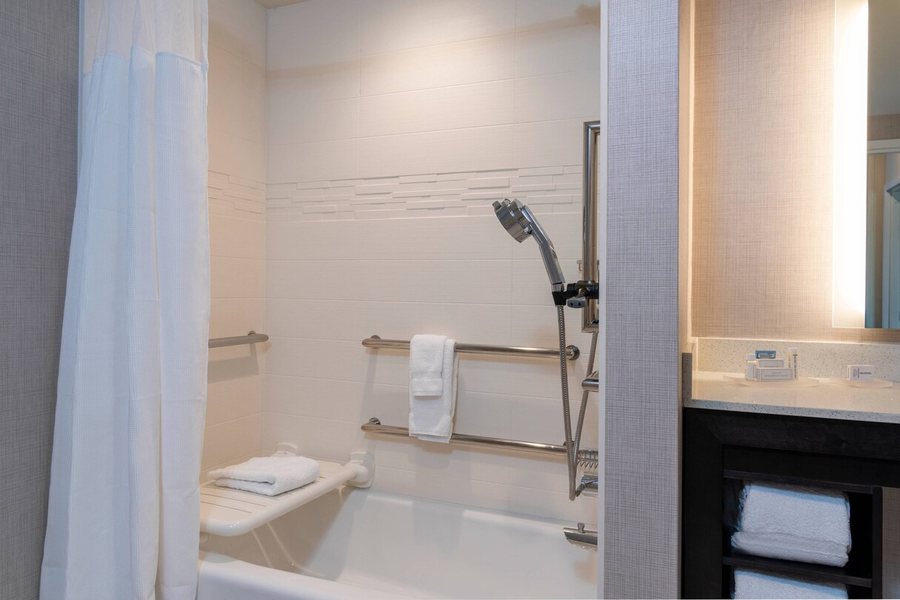 Residence Inn by Marriott Indianapolis South Greenwood — Bathroom