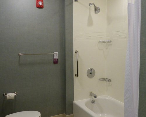 Residence Inn by Marriott Jackson The District at Eastover — Bathroom