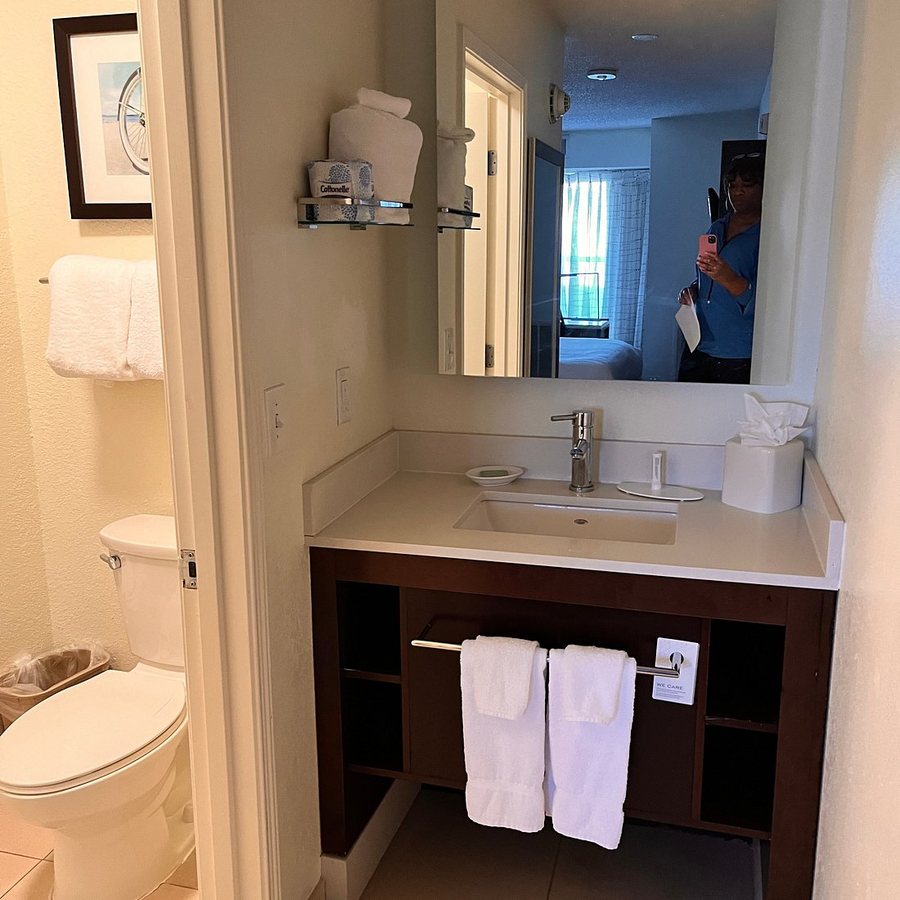 Residence Inn By Marriott Jacksonville Butler Boulevard — Bathroom