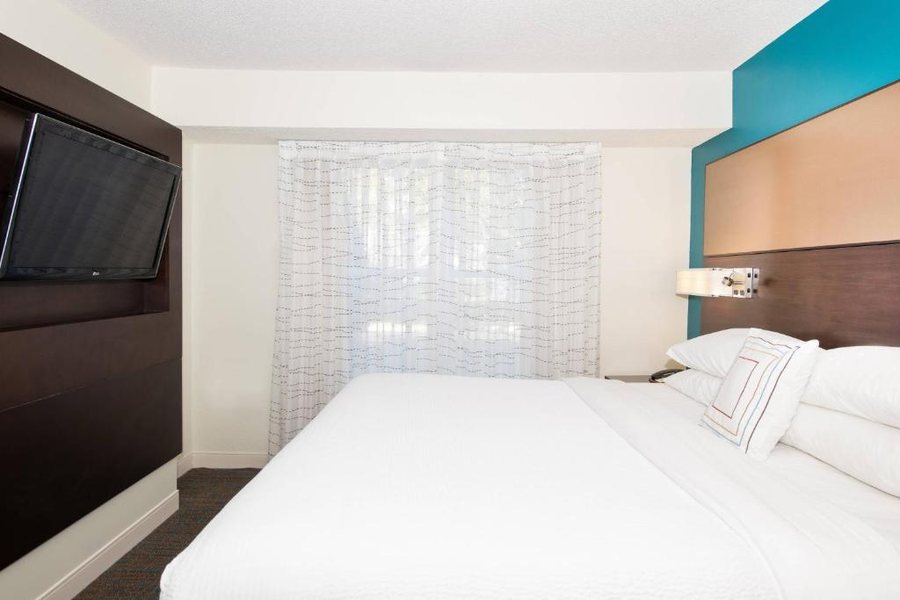 Residence Inn By Marriott Jacksonville Butler Boulevard — Guest room
