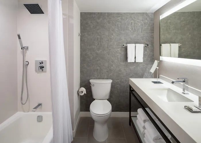 Residence Inn by Marriott Jacksonville Downtown — Bathroom