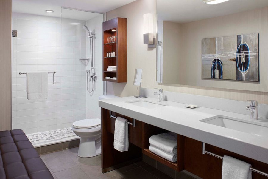 Residence Inn by Marriott Kingston — Bathroom