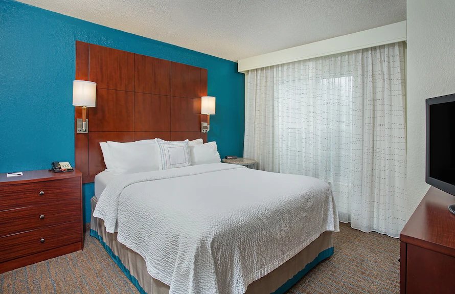 Residence Inn by Marriott Knoxville Cedar Bluff — Guest room