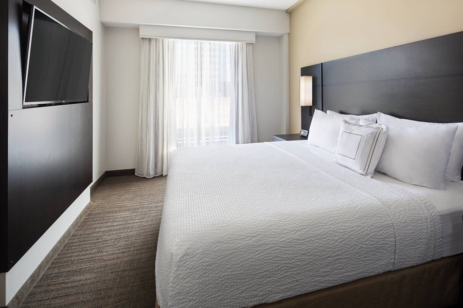 Residence Inn by Marriott Knoxville Downtown — Guest room
