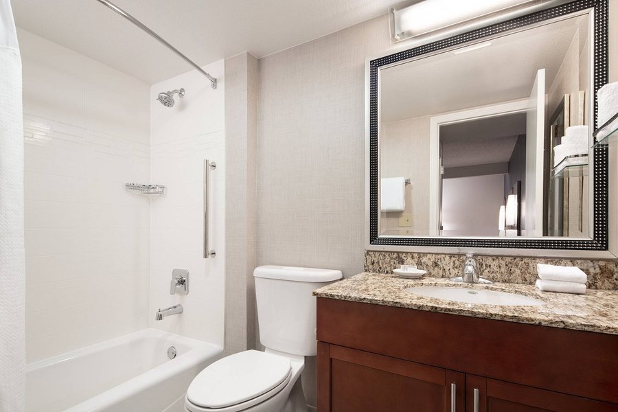 Residence Inn by Marriott Las Vegas Airport — Bathroom