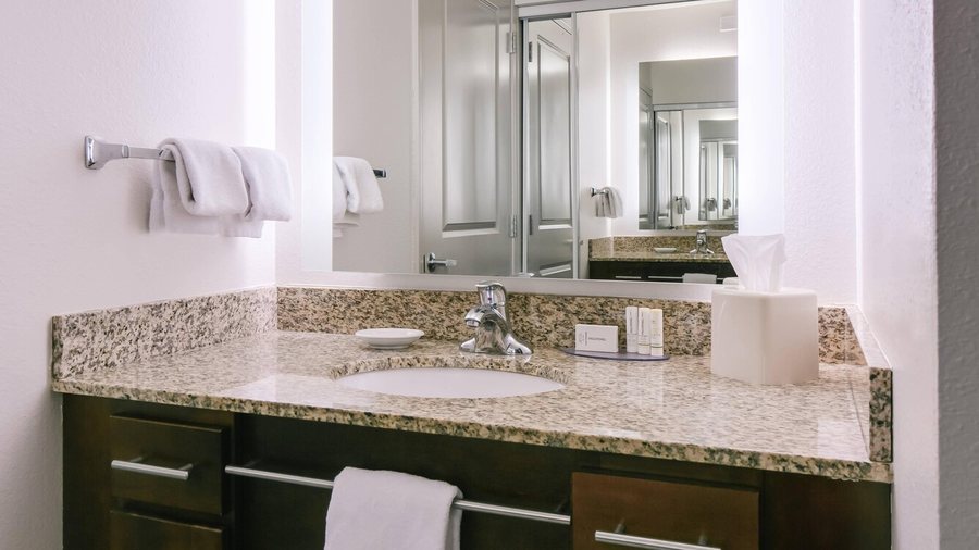 Residence Inn by Marriott Lincoln South — Bathroom