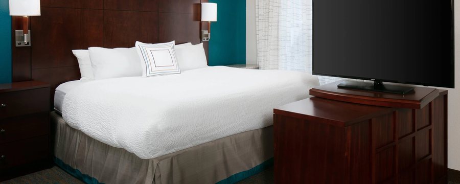 Residence Inn by Marriott Lincoln South — Guest room